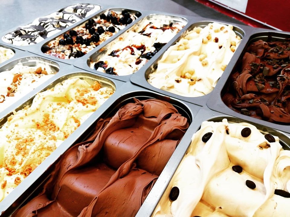 Assortimento di gelato prodotto nel laboratorio di Crème Caramel Bio